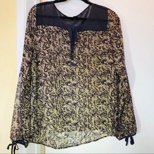 ☂️NWOT☂️Guess Blouse☂️